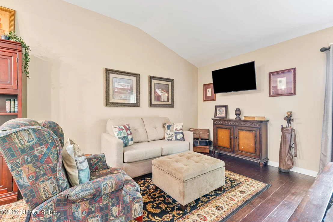 Photo of Unit 302 at 955 REGISTRY Boulevard
