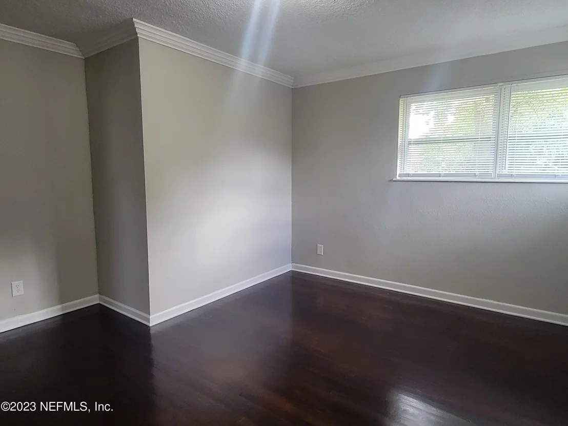 Photo of 5886 MONCRIEF Road