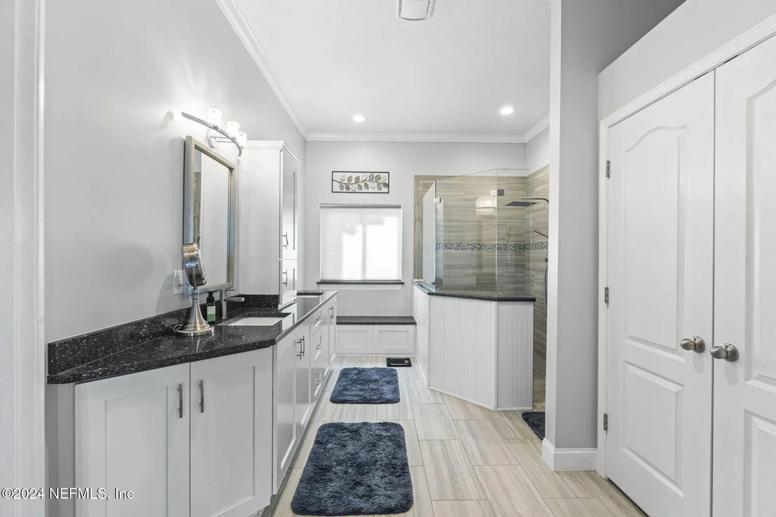 Photo of 487 CREIGHTON Road