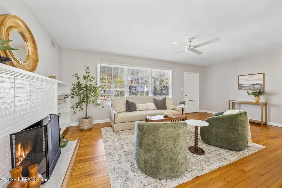 Photo of 4844 ALGONQUIN Avenue