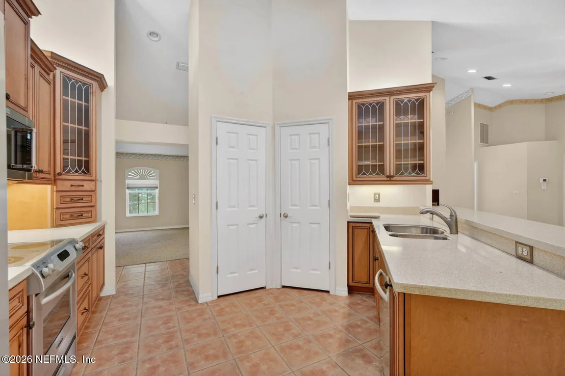 Photo of 3400 KINGS Road S