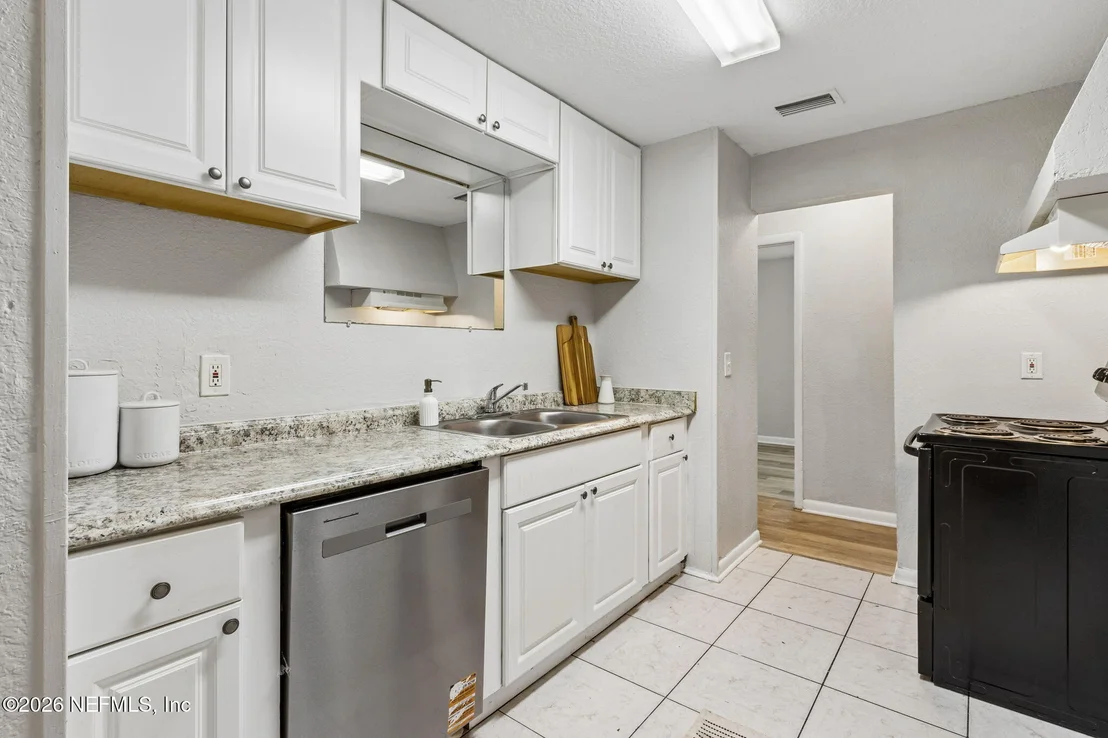Photo of 2965 SUNSET Street