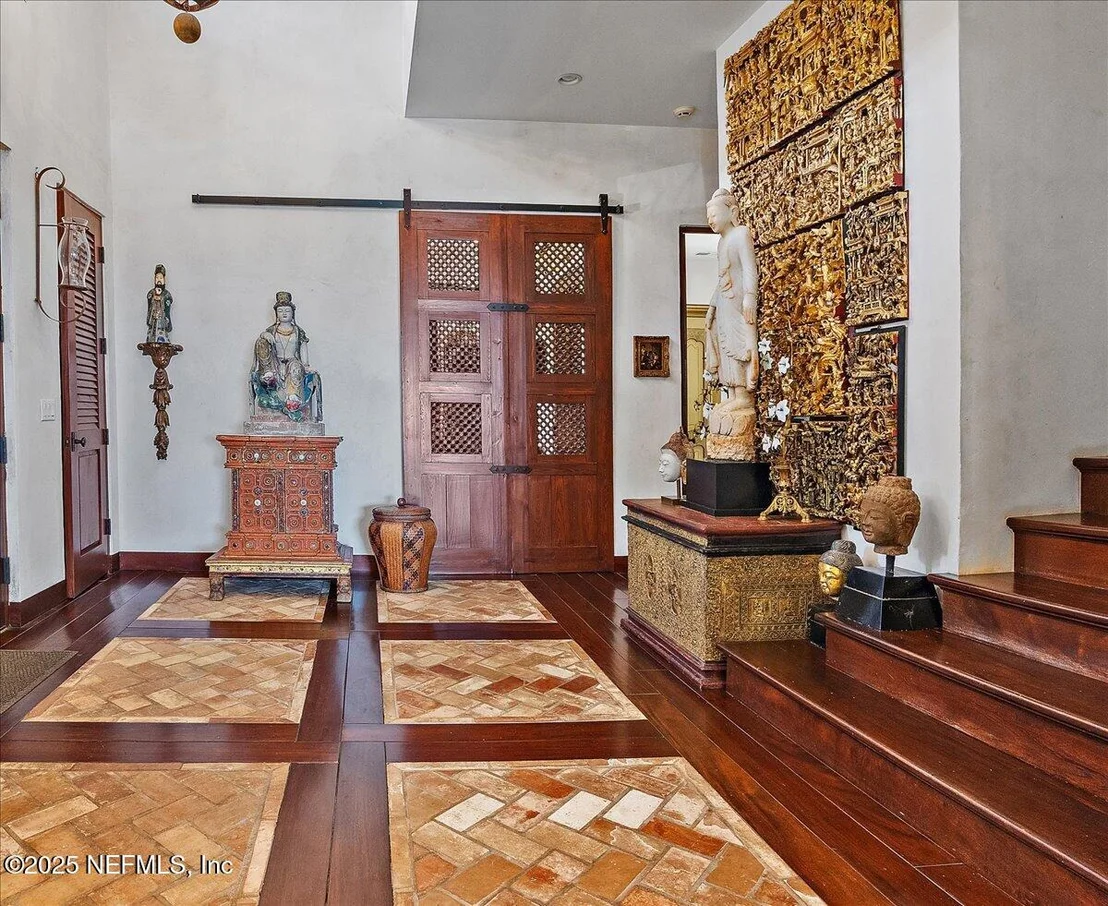 Photo of 1515 BEACH Avenue