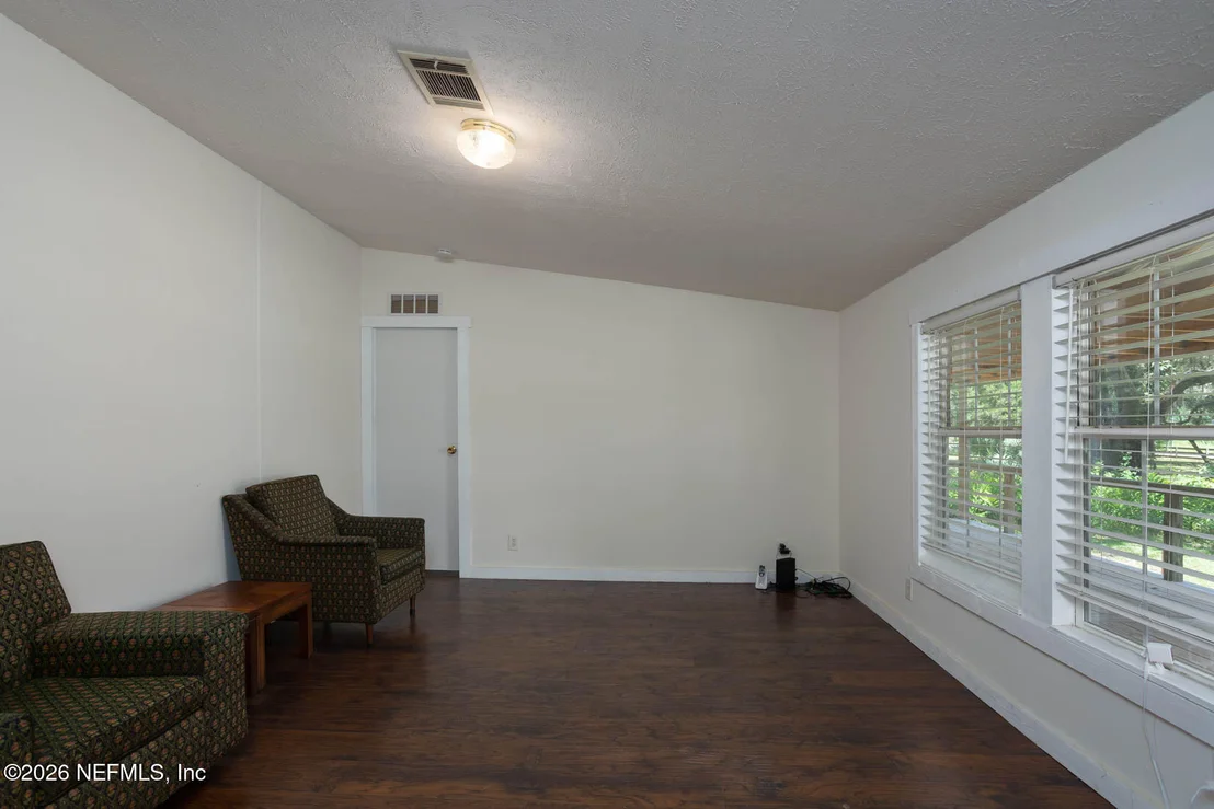 Photo of 101 W STRICKLAND Road