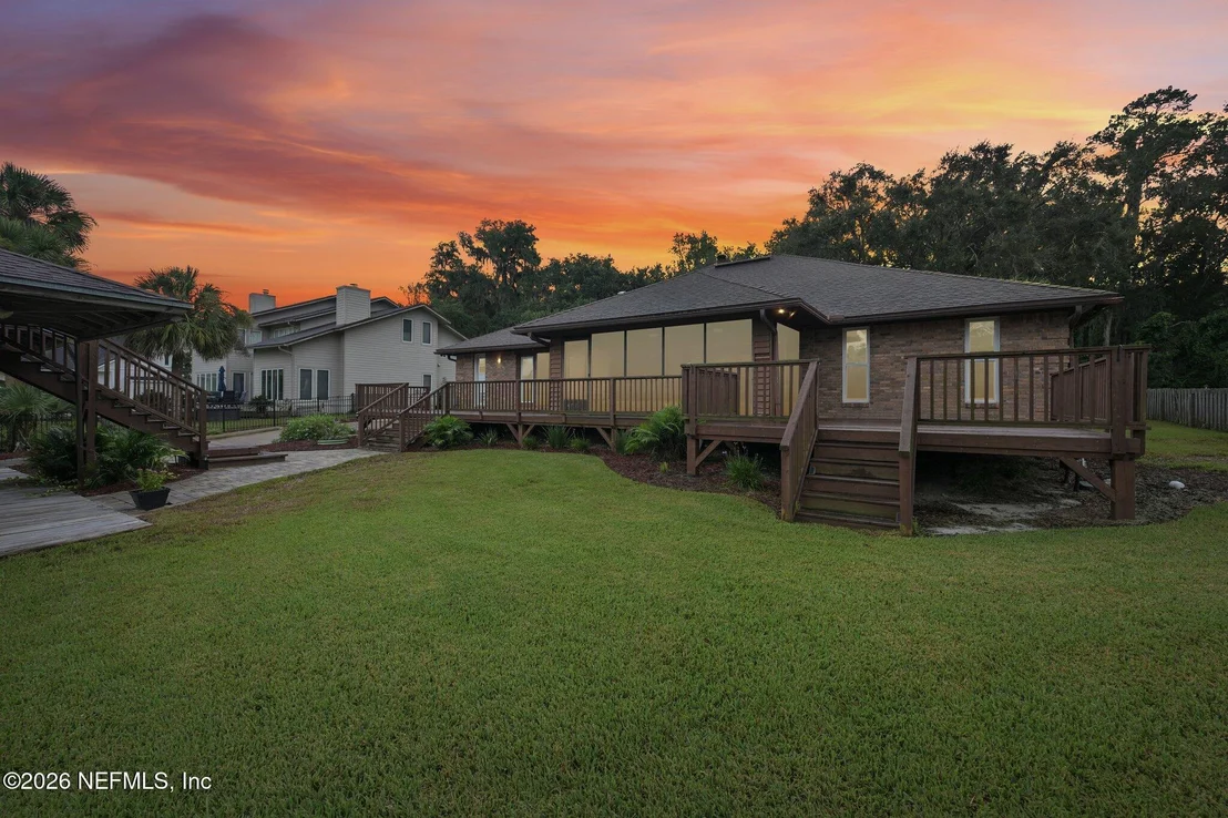 Photo of 331 OAK Drive S
