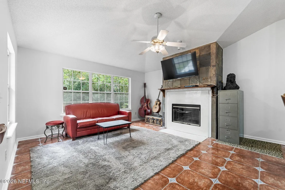 Photo of 4325 APPLE TREE Place