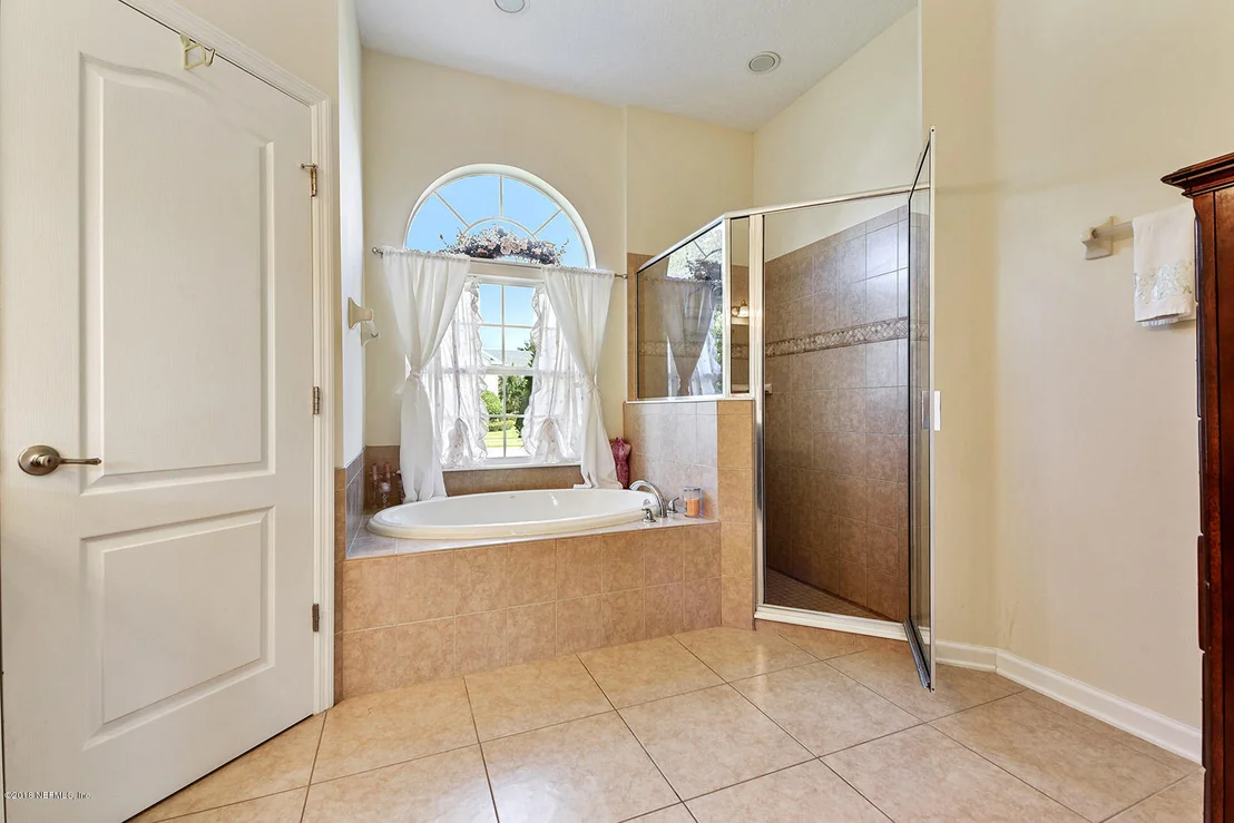 Photo of 290 HOLLAND Drive