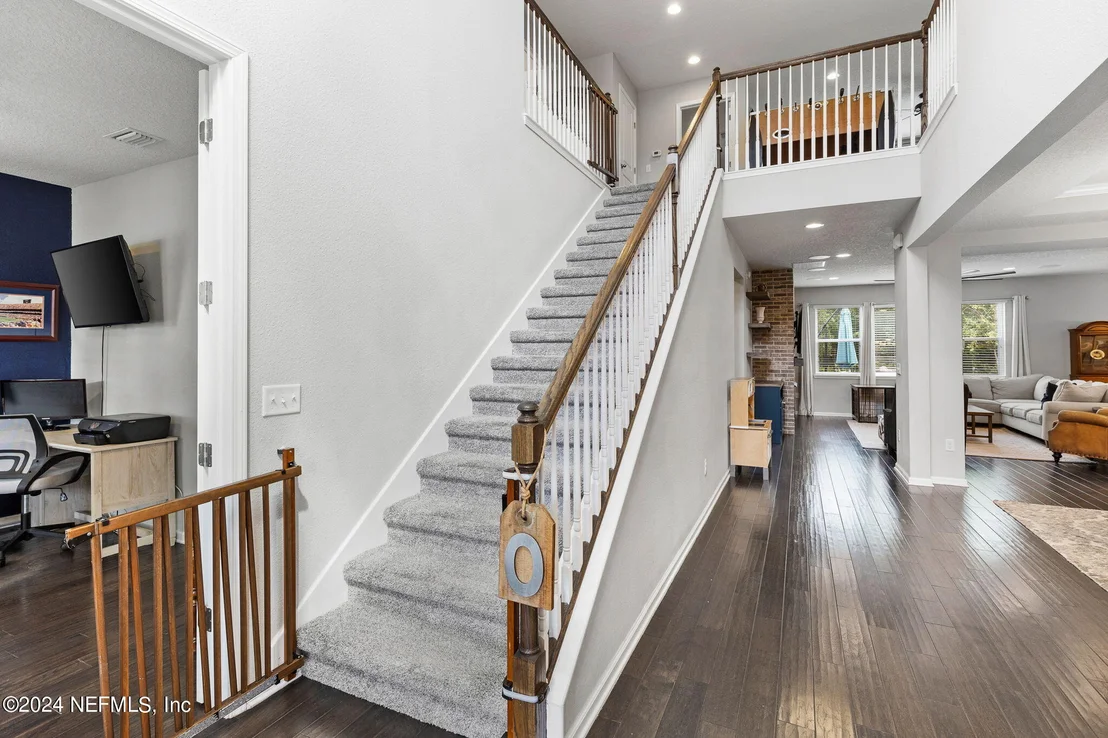 Photo of 387 PALISADE Drive