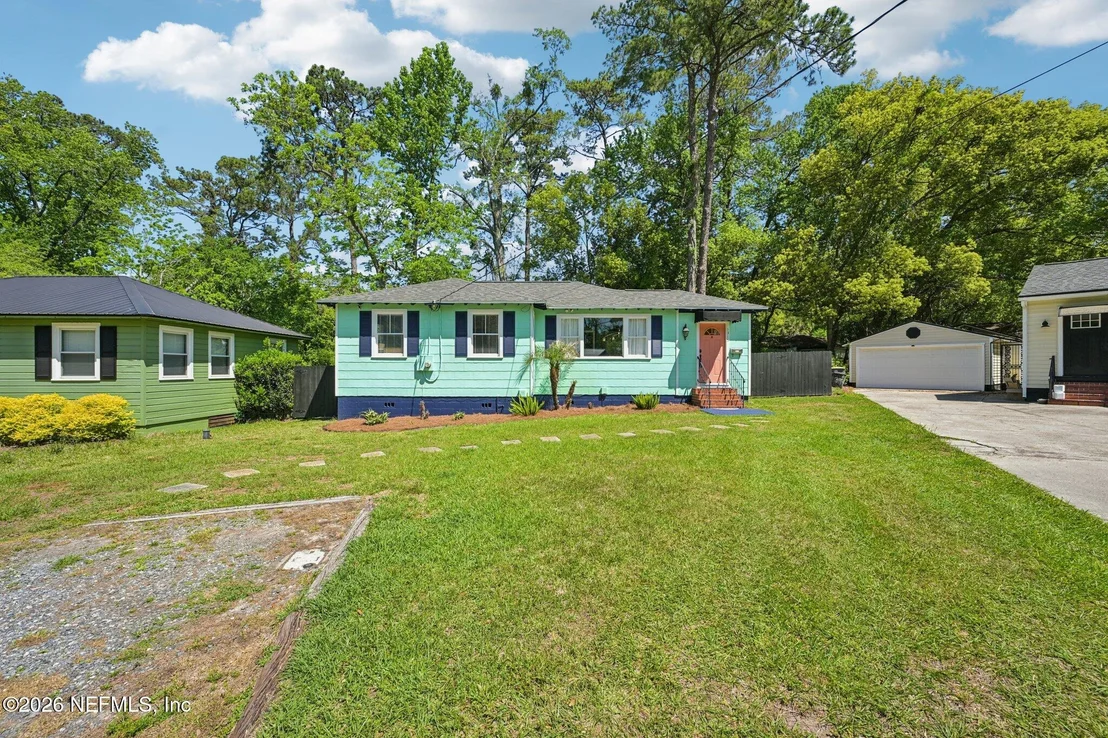 Photo of 1315 AZALEA Drive