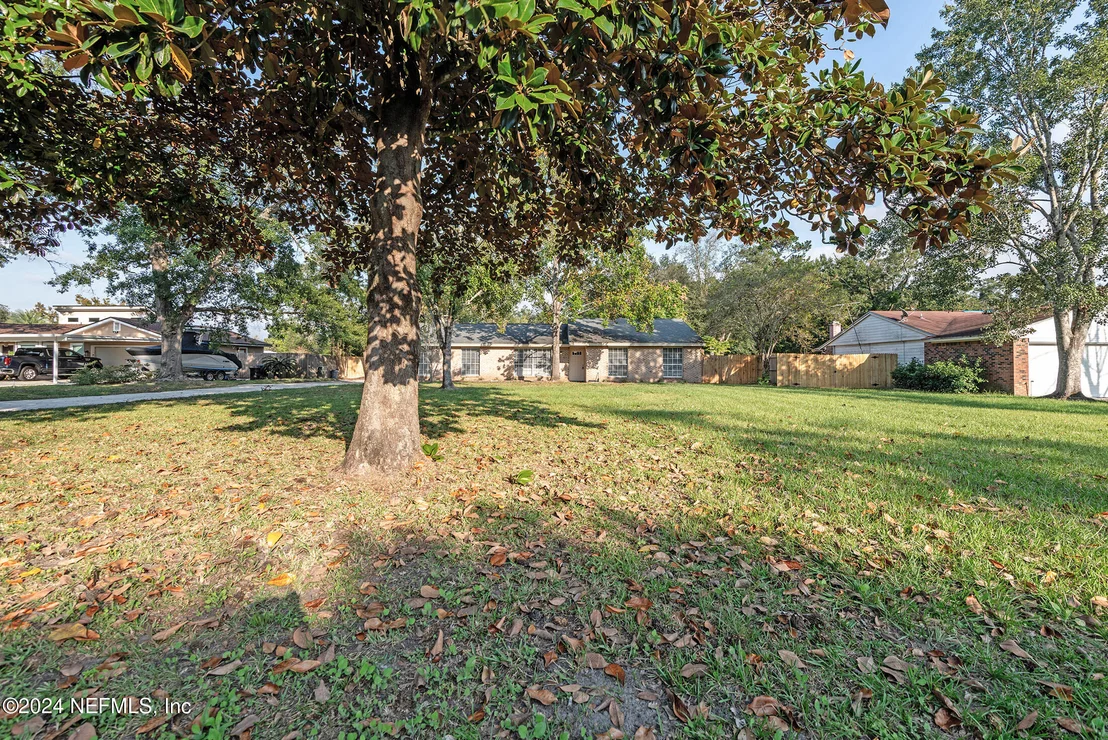 Photo of 7995 SARCEE Trail