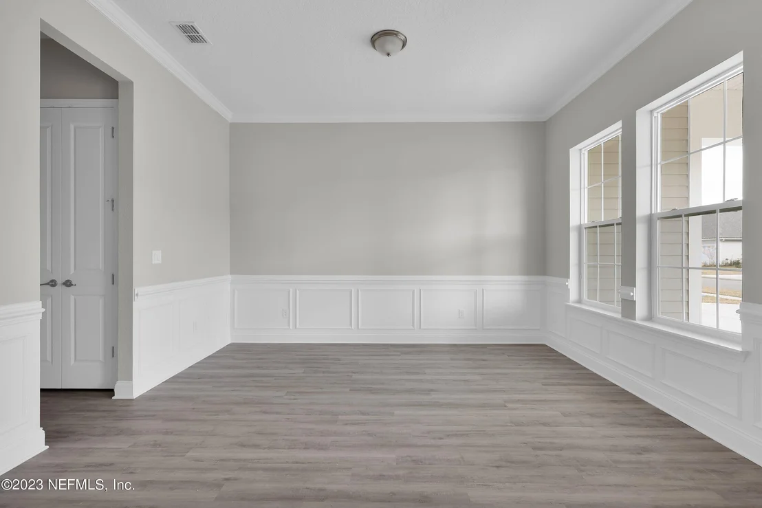 Photo of 162 LOMOND Court