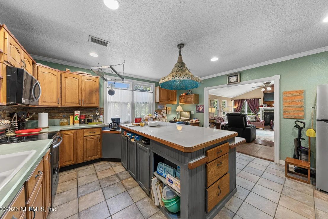 Photo of 440 BLAKE Avenue