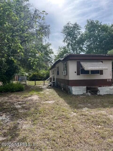 Photo of 212 DAWN Avenue