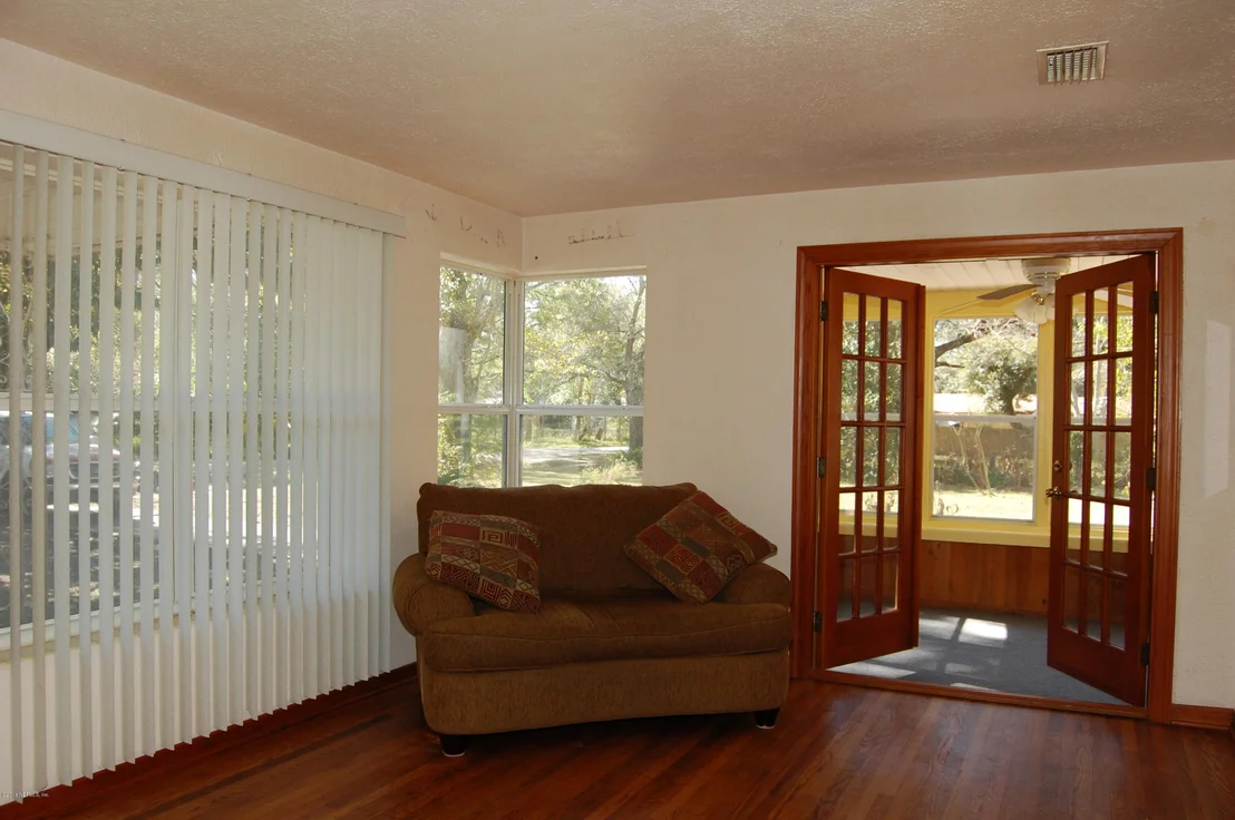 Photo of 2649 COMMUNITY Road