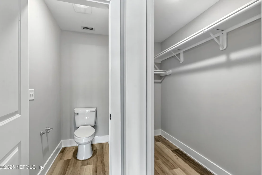 Photo of 15 COMARES Avenue