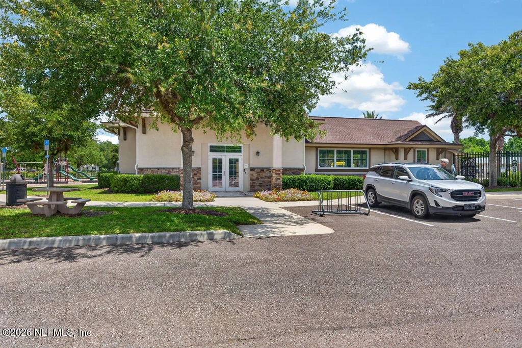 Photo of 504 KNOLLE Court