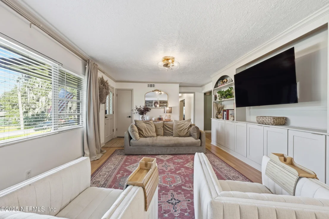 Photo of 1315 MAYFAIR Road