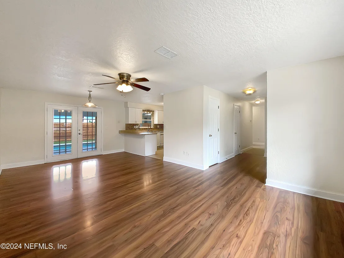 Photo of 150 SHORES Boulevard