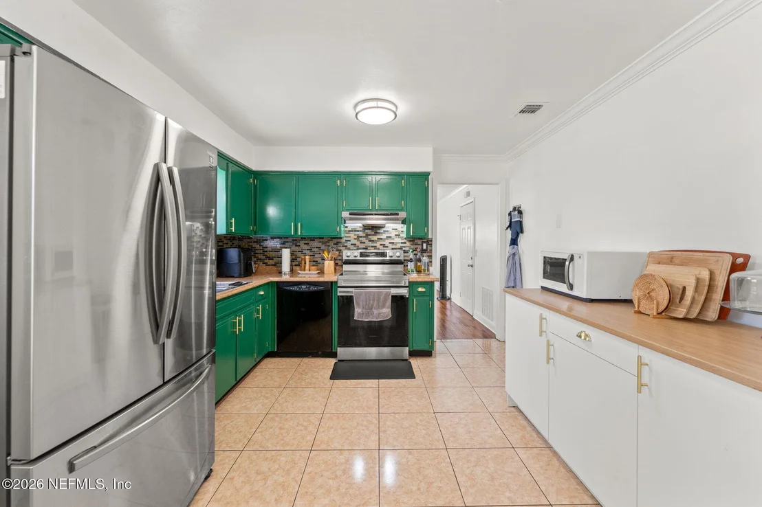 Photo of 1661 BARTLETT Avenue