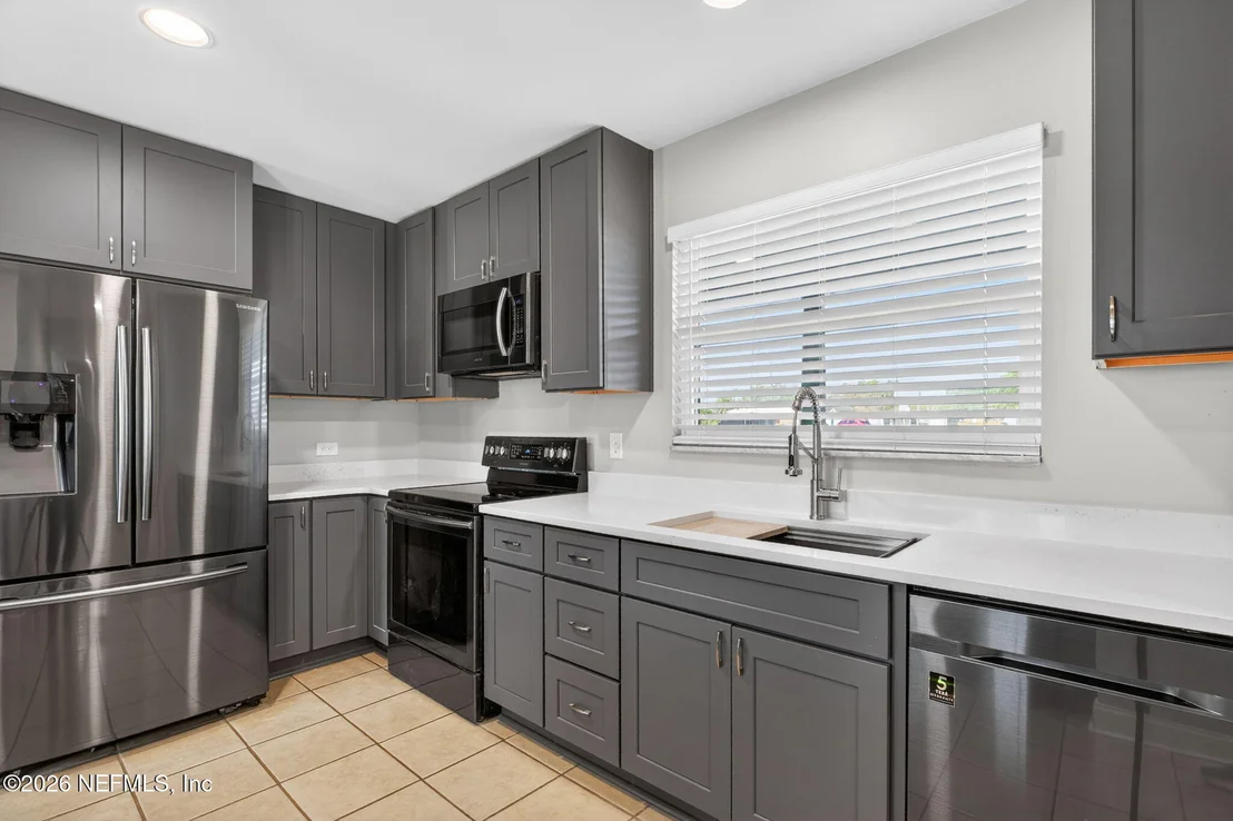 Photo of 8294 COLLINS Road