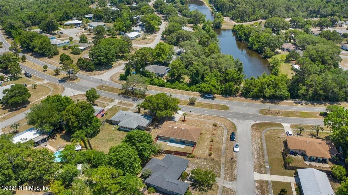 Photo of 376 SHORES Boulevard