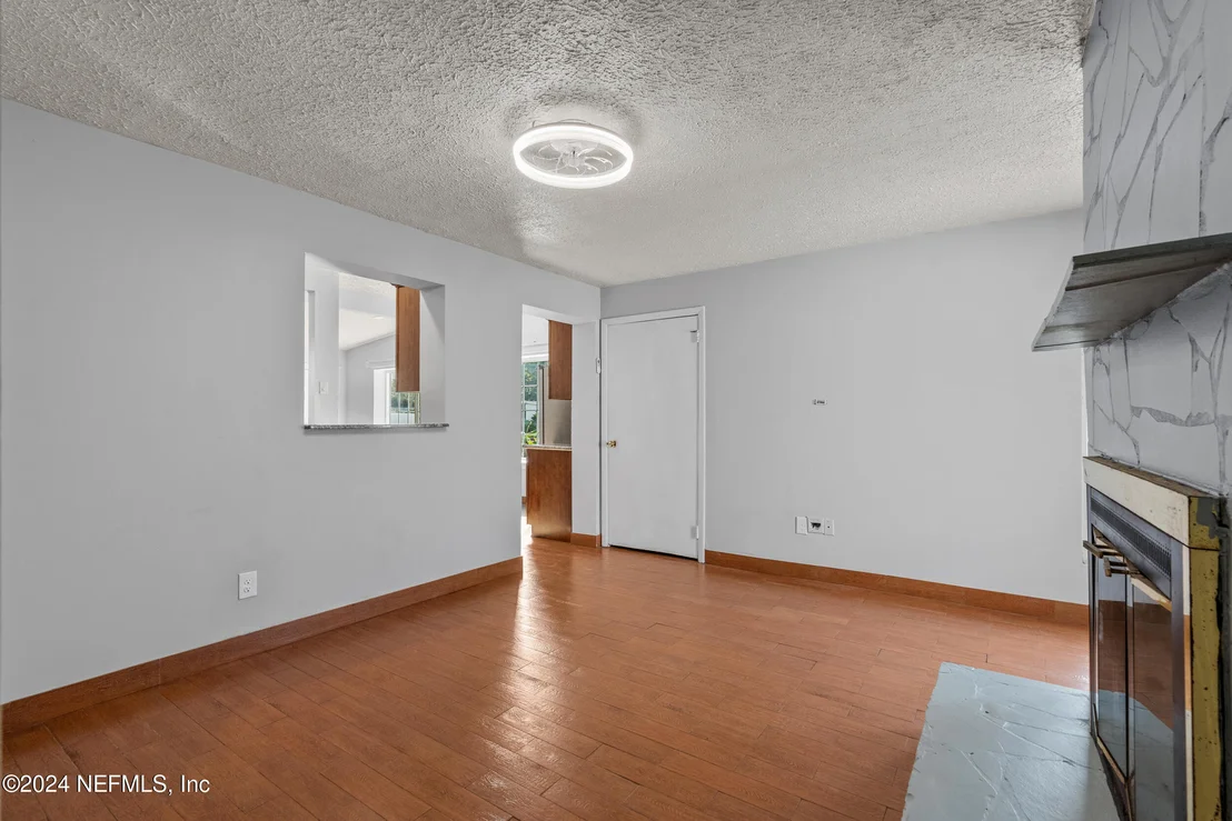 Photo of 1736 LOUVRE Drive