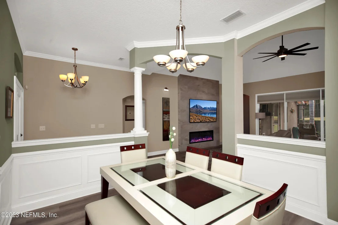 Photo of 944 OXFORD Drive