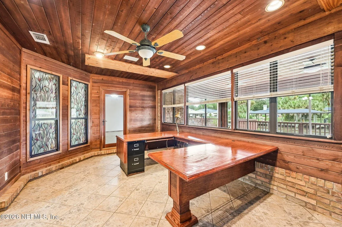 Photo of 331 OAK Drive S