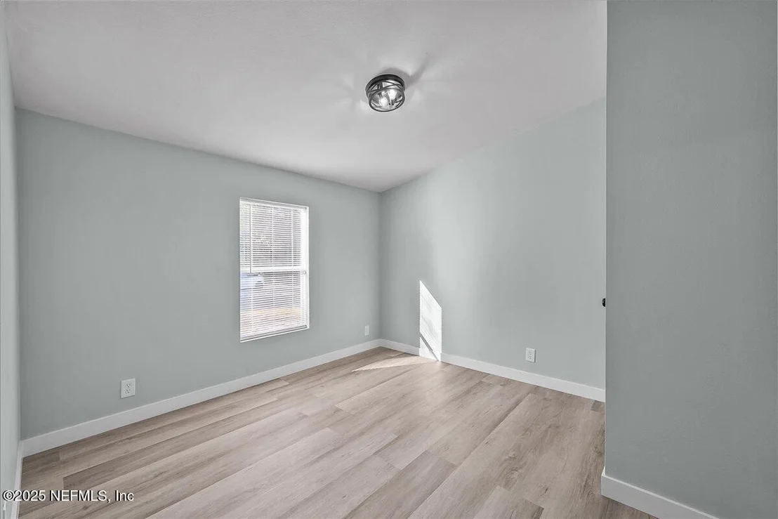 Photo of 316 SHEILA Avenue