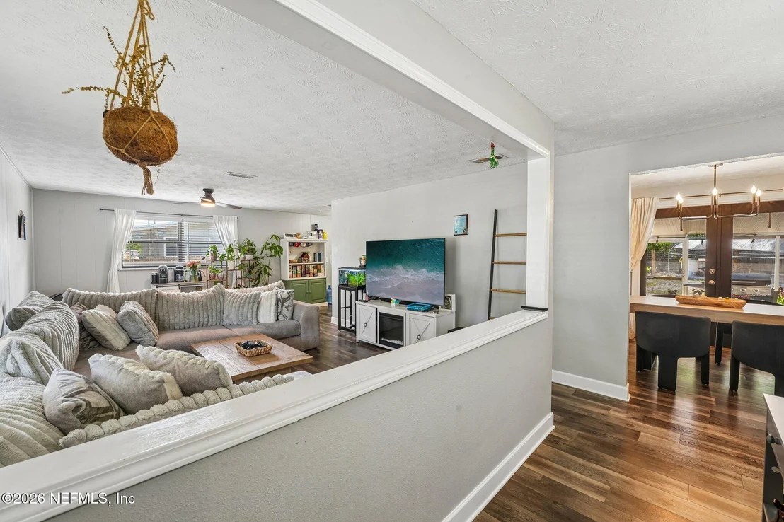 Photo of 472 SIGSBEE Road