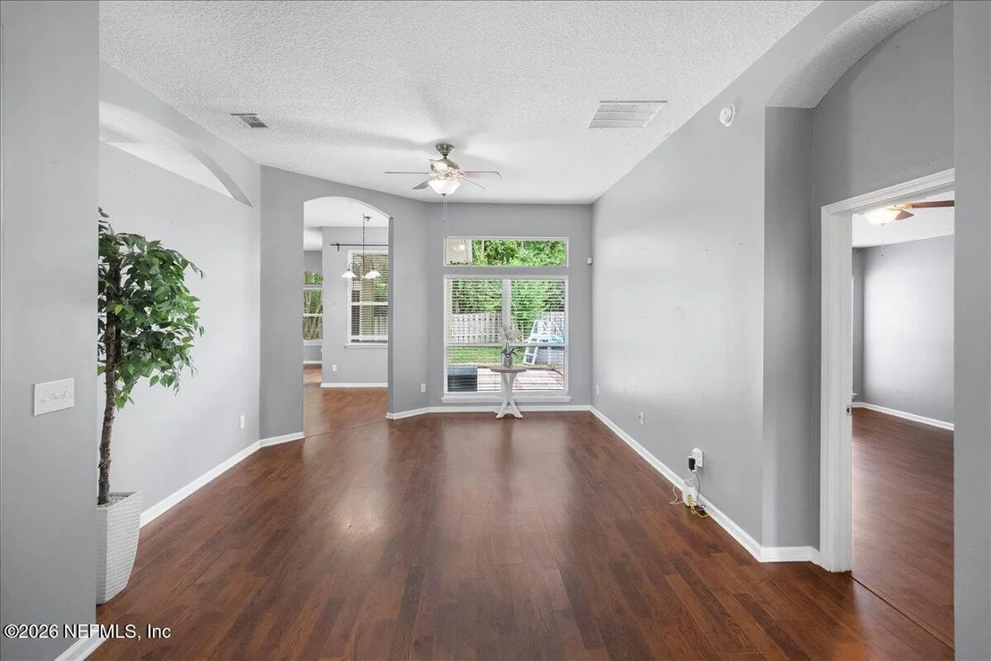 Photo of 817 ESQUIRE Lane