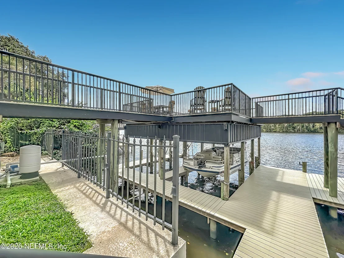 Photo of 129 RIVER Road
