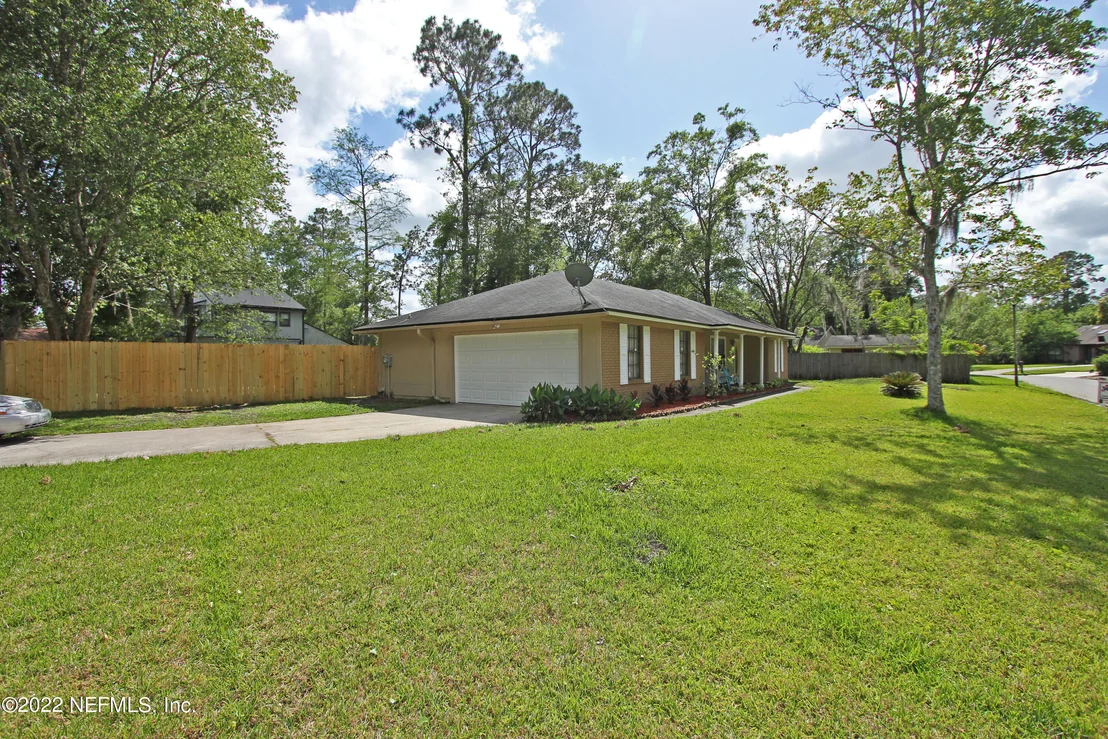 Photo of 8147 WEYBRIDGE Drive