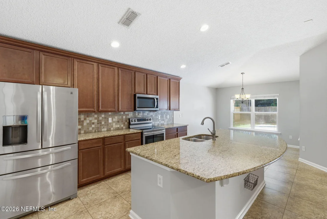 Photo of 880 CLAY Street