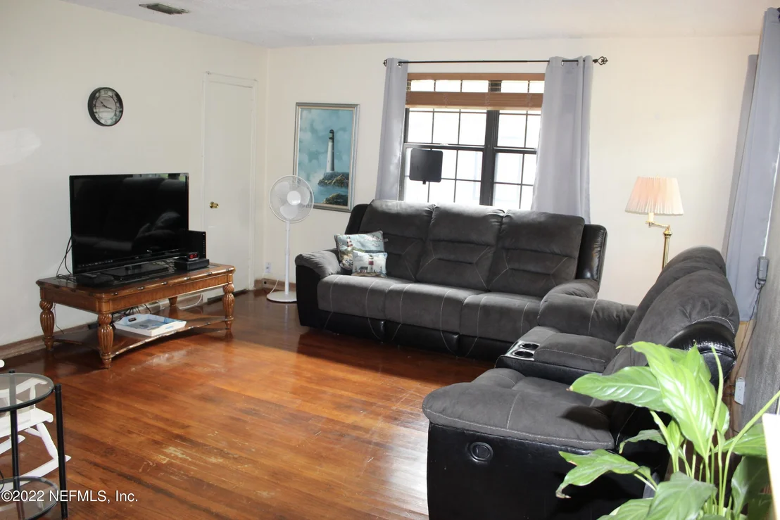 Photo of 5261 QUAN Drive