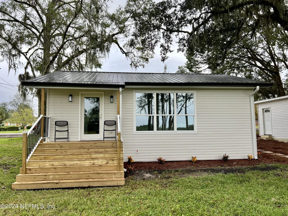Photo of 9672 SIBBALD Road