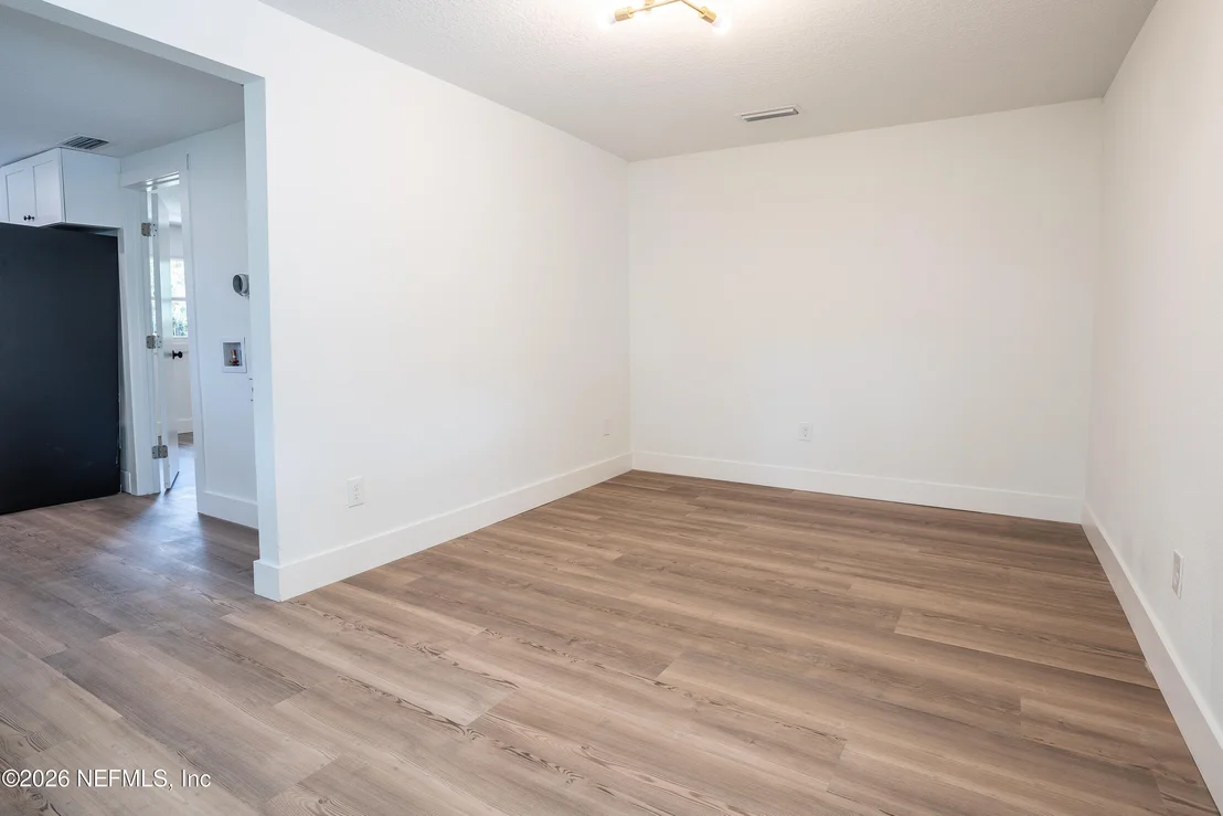 Photo of 1024 RIVER Road