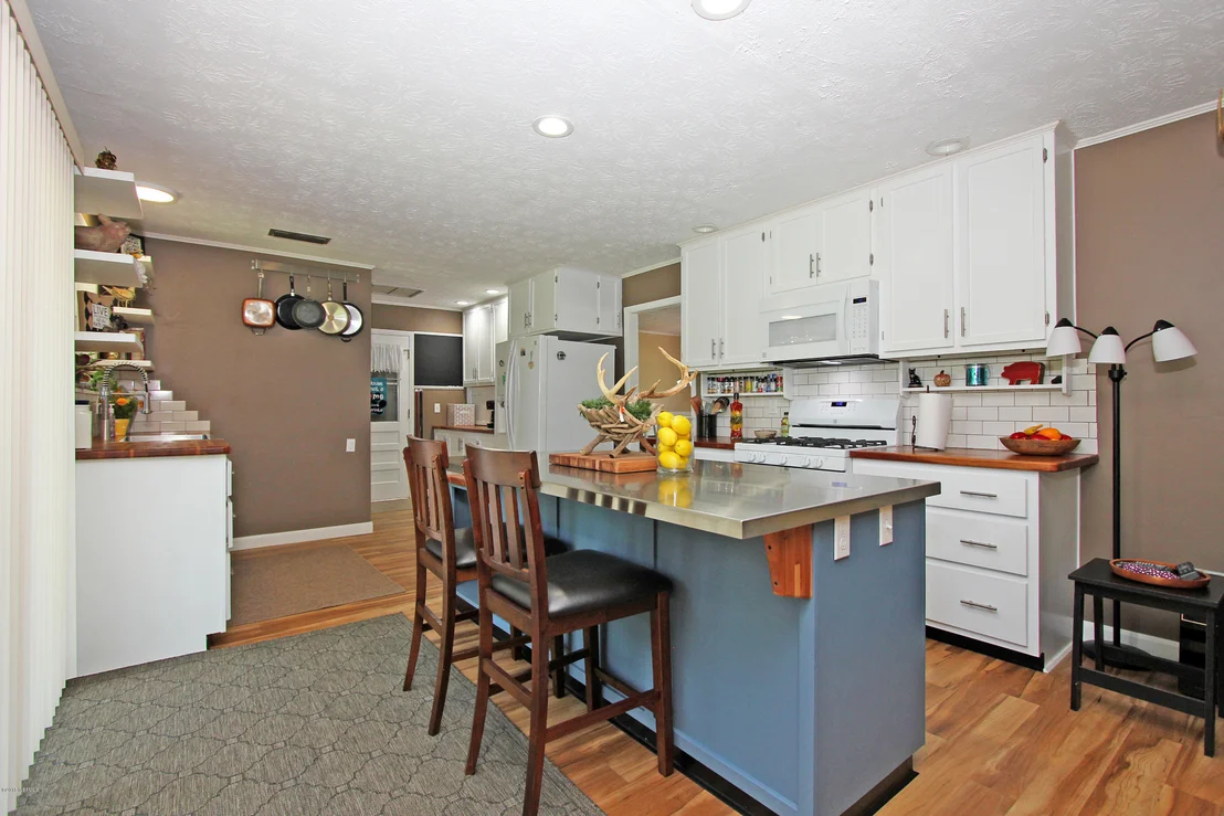 Photo of 4611 MAPLE Street
