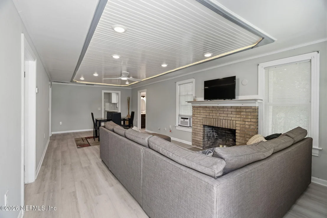 Photo of 6048 BARTRAM Road S