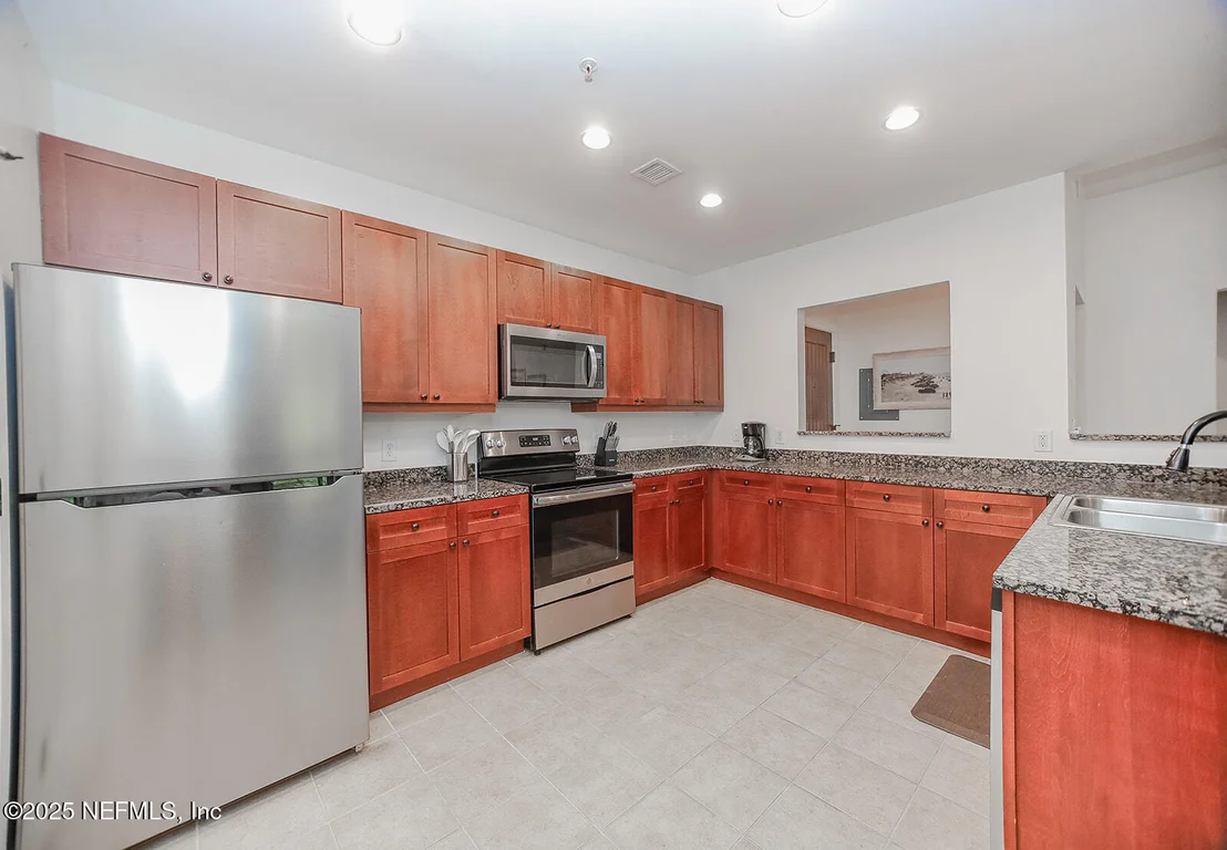 Photo of Unit 309 at 945 REGISTRY Boulevard