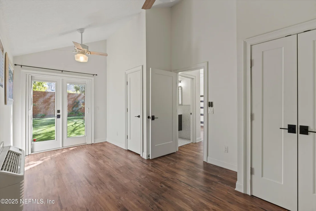 Photo of 2525 LAUREL Road