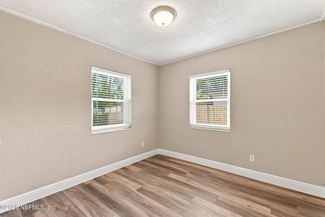 Photo of 517 NIGHTINGALE Road