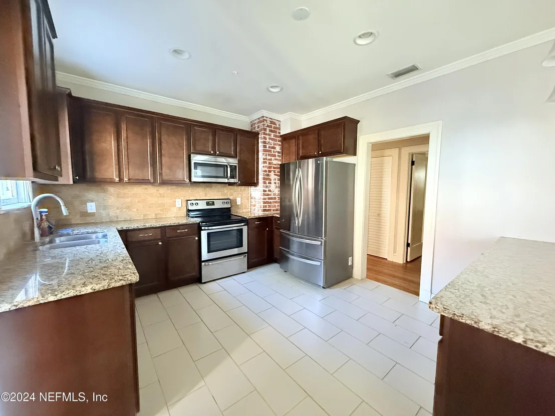 Photo of 4557 RAMONA Boulevard