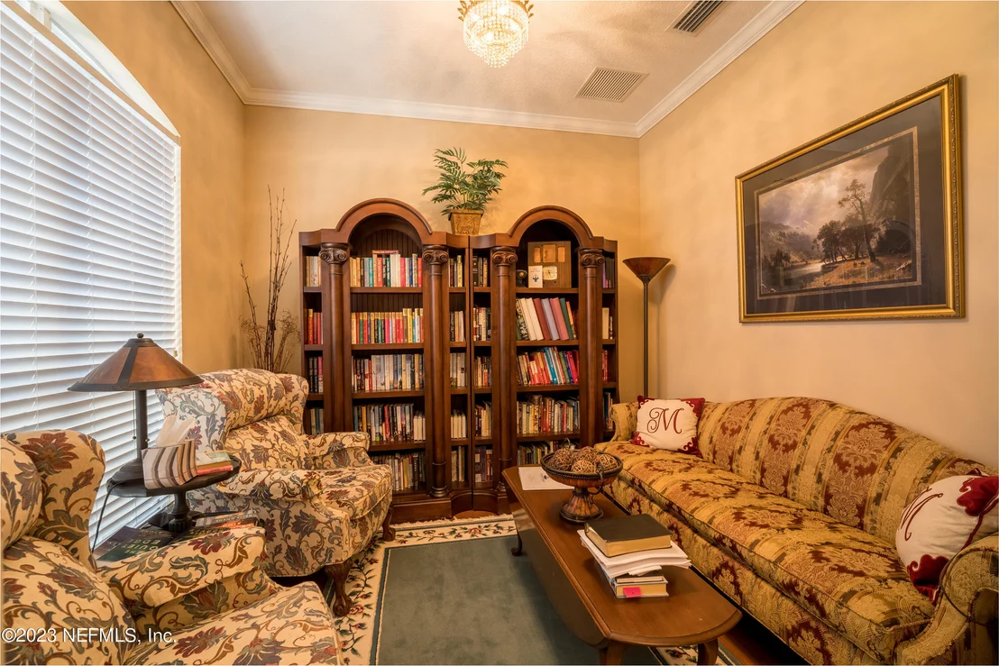 Photo of 933 S FOREST CREEK Drive