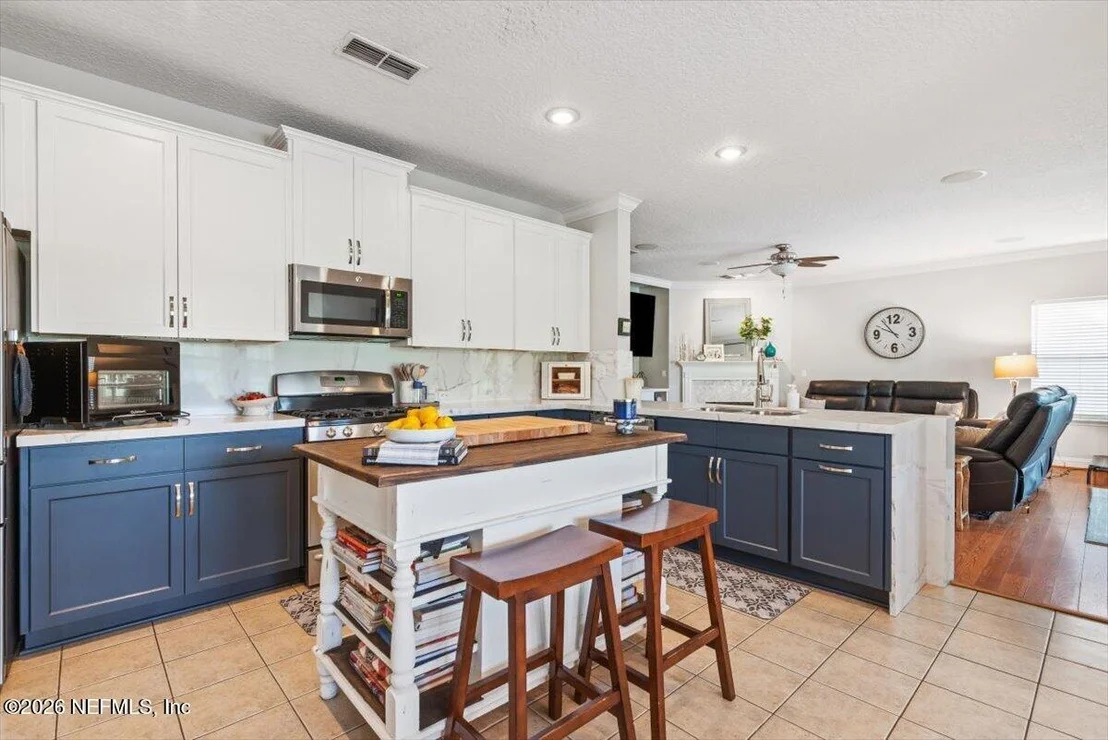 Photo of 817 EAGLE POINT Drive