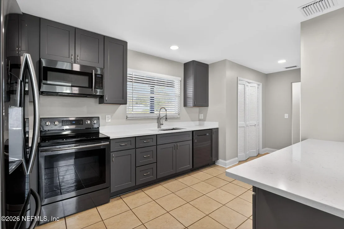 Photo of 8294 COLLINS Road