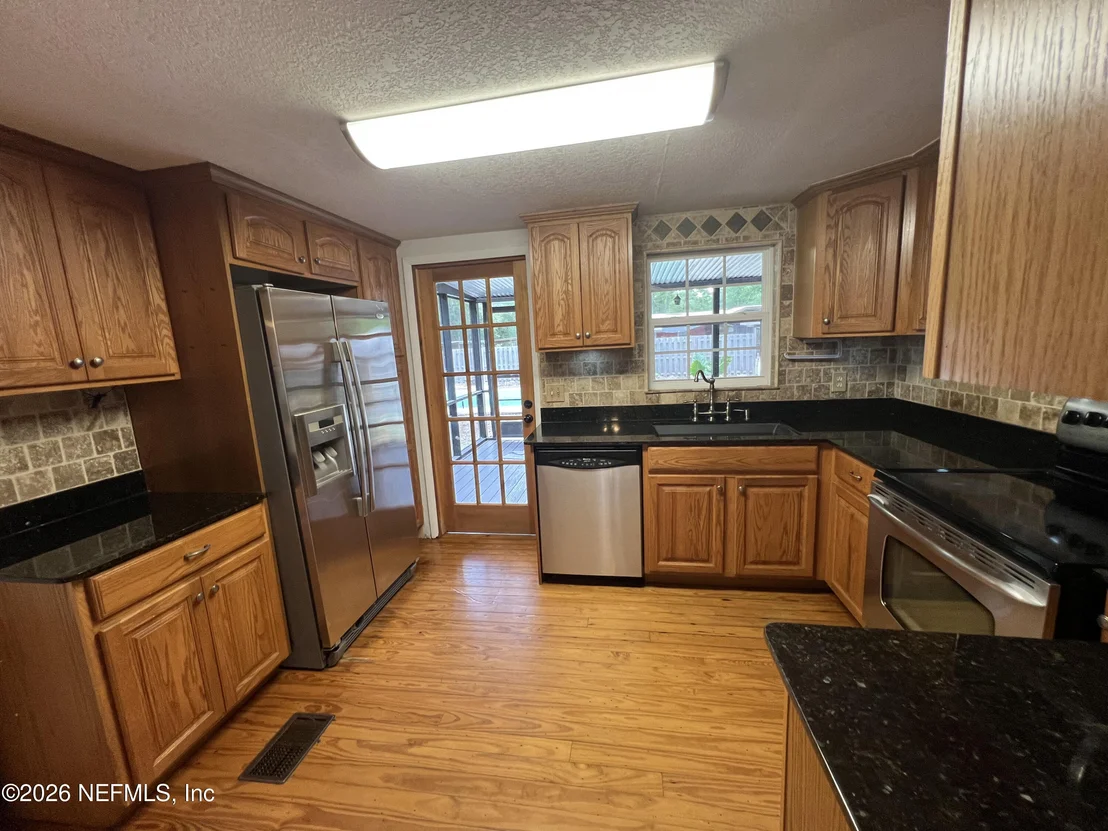 Photo of 468 TAYLOR Avenue