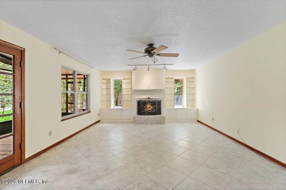 Photo of 1902 N SHERRY Drive N