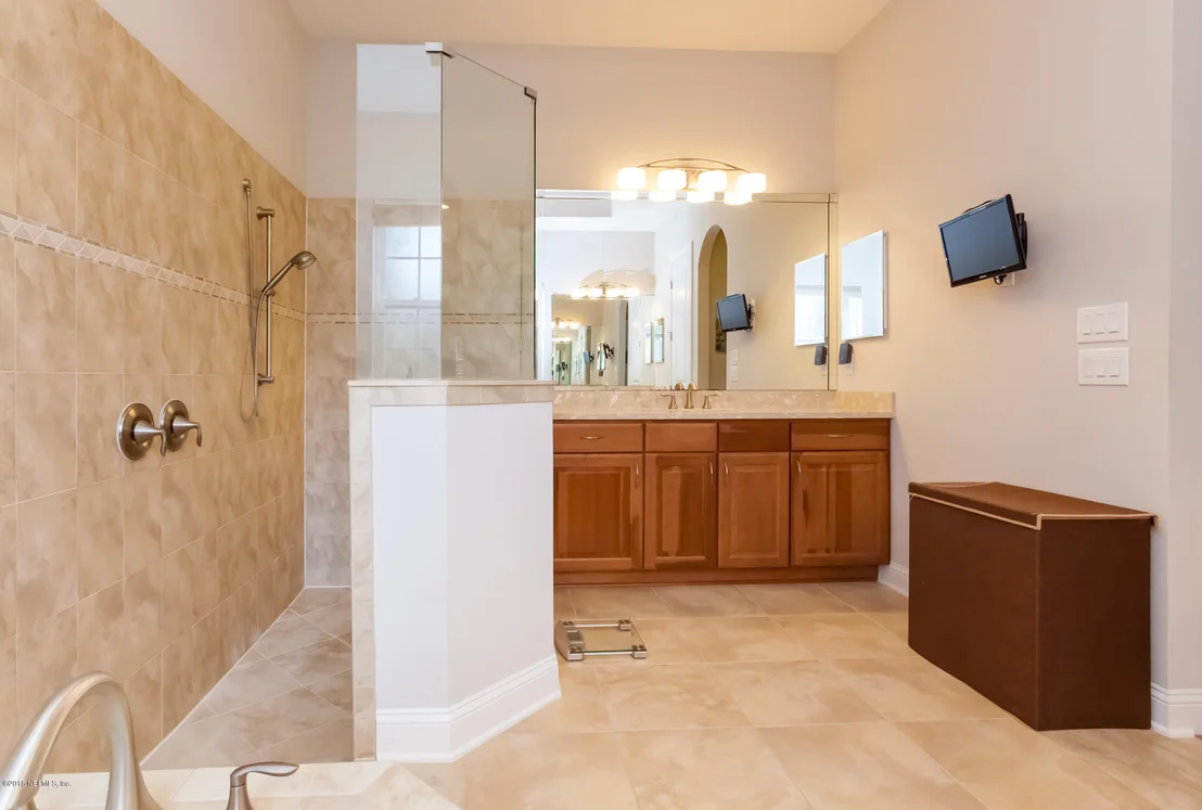 Photo of 216 VALE Drive