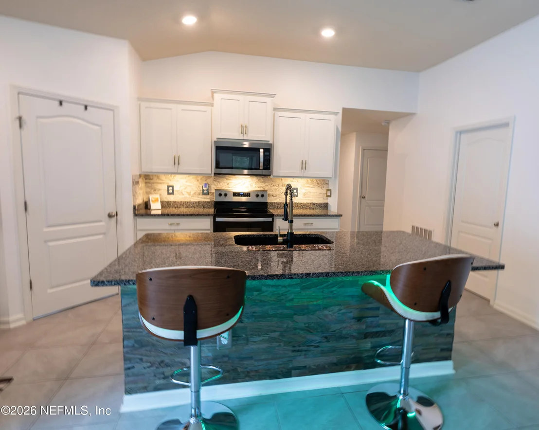 Photo of 68 OAKLEAF Way